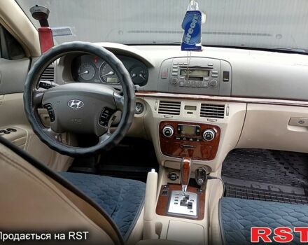 Червоний Хендай Соната, об'ємом двигуна 2.4 л та пробігом 253 тис. км за 5800 $, фото 9 на Automoto.ua