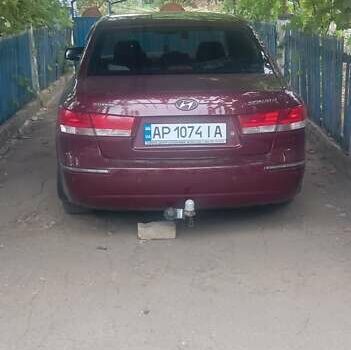 Красный Хендай Соната, объемом двигателя 2 л и пробегом 258 тыс. км за 7000 $, фото 2 на Automoto.ua