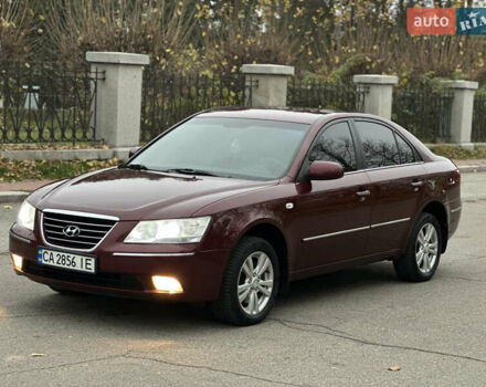 Красный Хендай Соната, объемом двигателя 2 л и пробегом 240 тыс. км за 5300 $, фото 10 на Automoto.ua