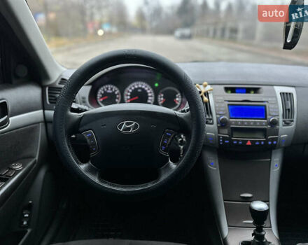 Красный Хендай Соната, объемом двигателя 2 л и пробегом 240 тыс. км за 5300 $, фото 29 на Automoto.ua