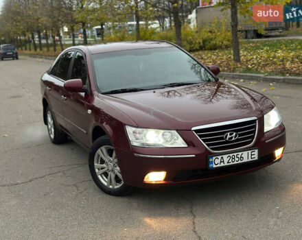 Красный Хендай Соната, объемом двигателя 2 л и пробегом 240 тыс. км за 5300 $, фото 2 на Automoto.ua