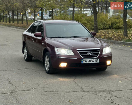 Красный Хендай Соната, объемом двигателя 2 л и пробегом 240 тыс. км за 5300 $, фото 9 на Automoto.ua