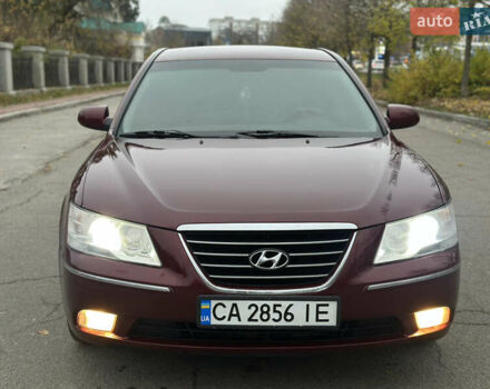 Красный Хендай Соната, объемом двигателя 2 л и пробегом 240 тыс. км за 5300 $, фото 4 на Automoto.ua