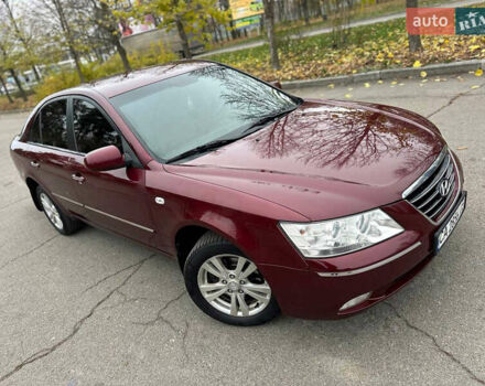 Красный Хендай Соната, объемом двигателя 2 л и пробегом 240 тыс. км за 5300 $, фото 1 на Automoto.ua