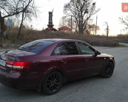 Красный Хендай Соната, объемом двигателя 2 л и пробегом 236 тыс. км за 5700 $, фото 1 на Automoto.ua