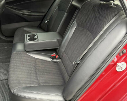 Червоний Хендай Соната, об'ємом двигуна 2.36 л та пробігом 189 тис. км за 8699 $, фото 11 на Automoto.ua