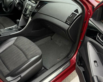 Червоний Хендай Соната, об'ємом двигуна 2.36 л та пробігом 189 тис. км за 8699 $, фото 14 на Automoto.ua