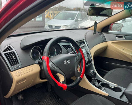 Красный Хендай Соната, объемом двигателя 2.4 л и пробегом 252 тыс. км за 6700 $, фото 10 на Automoto.ua