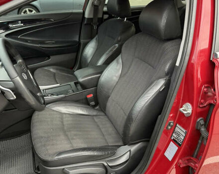 Червоний Хендай Соната, об'ємом двигуна 2.36 л та пробігом 189 тис. км за 8699 $, фото 9 на Automoto.ua