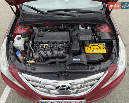 Червоний Хендай Соната, об'ємом двигуна 2.36 л та пробігом 189 тис. км за 8699 $, фото 17 на Automoto.ua