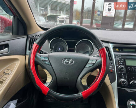 Красный Хендай Соната, объемом двигателя 2.4 л и пробегом 252 тыс. км за 6700 $, фото 9 на Automoto.ua