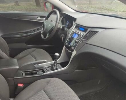 Красный Хендай Соната, объемом двигателя 2 л и пробегом 206 тыс. км за 8500 $, фото 23 на Automoto.ua