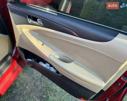 Хендай Соната 2011 в Одессе на Automoto.ua Красный Хендай Соната, объемом двигателя 2.36 л и пробегом 254 тыс. км за 8800 $, фото 8 на Automoto.ua