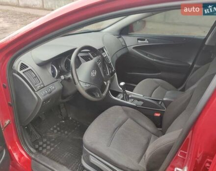 Красный Хендай Соната, объемом двигателя 2 л и пробегом 206 тыс. км за 8500 $, фото 11 на Automoto.ua