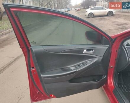 Красный Хендай Соната, объемом двигателя 2 л и пробегом 206 тыс. км за 8500 $, фото 9 на Automoto.ua