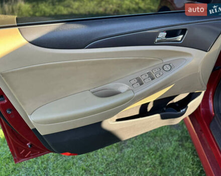 Хендай Соната 2011 в Одессе на Automoto.ua Красный Хендай Соната, объемом двигателя 2.36 л и пробегом 254 тыс. км за 8800 $, фото 10 на Automoto.ua