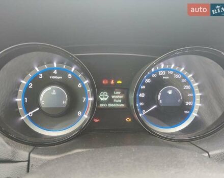 Красный Хендай Соната, объемом двигателя 2 л и пробегом 206 тыс. км за 8500 $, фото 14 на Automoto.ua