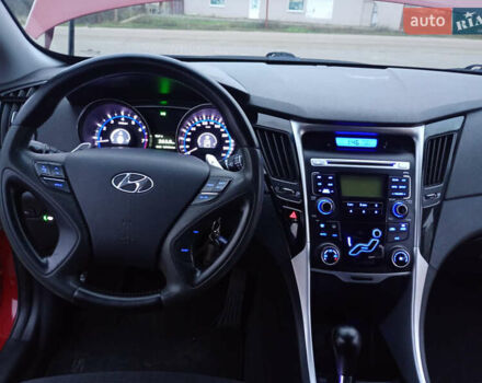 Красный Хендай Соната, объемом двигателя 2.4 л и пробегом 187 тыс. км за 8200 $, фото 10 на Automoto.ua