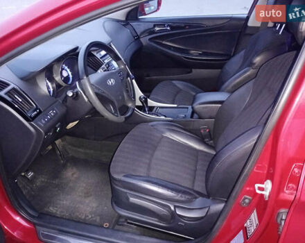 Красный Хендай Соната, объемом двигателя 2.4 л и пробегом 187 тыс. км за 8200 $, фото 9 на Automoto.ua