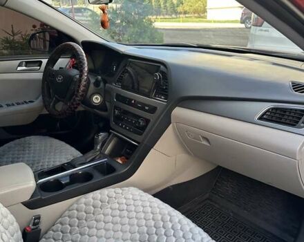 Красный Хендай Соната, объемом двигателя 2.36 л и пробегом 280 тыс. км за 8500 $, фото 5 на Automoto.ua