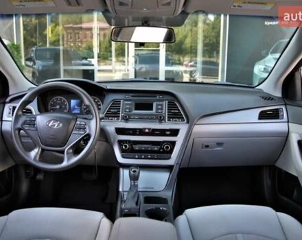 Красный Хендай Соната, объемом двигателя 2.4 л и пробегом 154 тыс. км за 10000 $, фото 12 на Automoto.ua