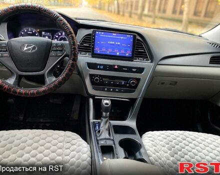 Червоний Хендай Соната, об'ємом двигуна 2.4 л та пробігом 240 тис. км за 9500 $, фото 8 на Automoto.ua