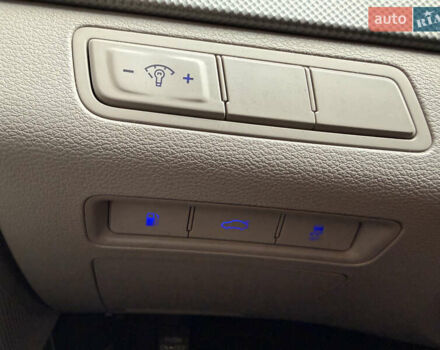 Красный Хендай Соната, объемом двигателя 2.36 л и пробегом 133 тыс. км за 10000 $, фото 12 на Automoto.ua