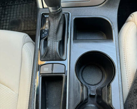 Красный Хендай Соната, объемом двигателя 2.36 л и пробегом 173 тыс. км за 9700 $, фото 5 на Automoto.ua