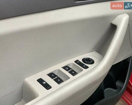 Червоний Хендай Соната, об'ємом двигуна 2.4 л та пробігом 150 тис. км за 9080 $, фото 18 на Automoto.ua