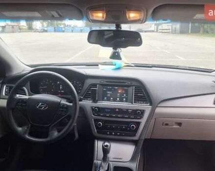 Хендай Соната 2015 в Буче на Automoto.ua Красный Хендай Соната, объемом двигателя 2.36 л и пробегом 285 тыс. км за 10500 $, фото 9 на Automoto.ua