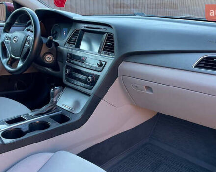 Хендай Соната 2015 в Киеве на Automoto.ua Красный Хендай Соната, объемом двигателя 2.36 л и пробегом 200 тыс. км за 8400 $, фото 11 на Automoto.ua