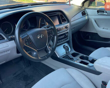 Хендай Соната 2015 в Киеве на Automoto.ua Красный Хендай Соната, объемом двигателя 2.36 л и пробегом 200 тыс. км за 8400 $, фото 2 на Automoto.ua