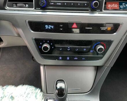 Червоний Хендай Соната, об'ємом двигуна 2.4 л та пробігом 150 тис. км за 9080 $, фото 31 на Automoto.ua