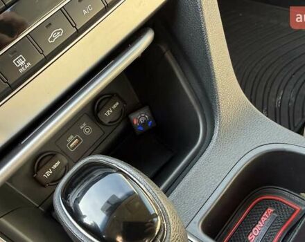 Красный Хендай Соната, объемом двигателя 2.36 л и пробегом 133 тыс. км за 9700 $, фото 1 на Automoto.ua