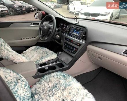 Червоний Хендай Соната, об'ємом двигуна 2.4 л та пробігом 150 тис. км за 9080 $, фото 22 на Automoto.ua