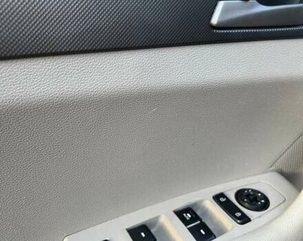 Червоний Хендай Соната, об'ємом двигуна 2.4 л та пробігом 218 тис. км за 9300 $, фото 32 на Automoto.ua