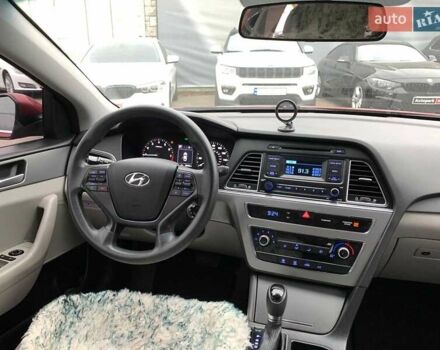 Червоний Хендай Соната, об'ємом двигуна 2.4 л та пробігом 150 тис. км за 9080 $, фото 33 на Automoto.ua