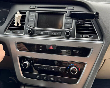 Червоний Хендай Соната, об'ємом двигуна 2.4 л та пробігом 170 тис. км за 9999 $, фото 20 на Automoto.ua