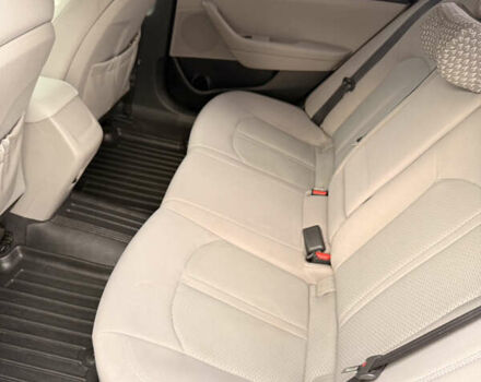 Красный Хендай Соната, объемом двигателя 2.36 л и пробегом 133 тыс. км за 10000 $, фото 7 на Automoto.ua