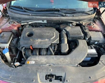 Червоний Хендай Соната, об'ємом двигуна 2.4 л та пробігом 218 тис. км за 9300 $, фото 10 на Automoto.ua