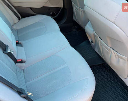 Хендай Соната 2015 в Киеве на Automoto.ua Красный Хендай Соната, объемом двигателя 2.36 л и пробегом 200 тыс. км за 8400 $, фото 13 на Automoto.ua