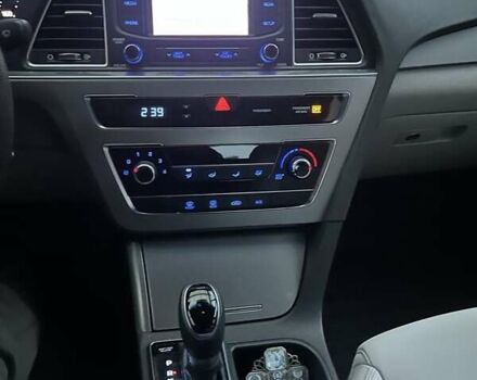 Червоний Хендай Соната, об'ємом двигуна 2.4 л та пробігом 85 тис. км за 11700 $, фото 6 на Automoto.ua