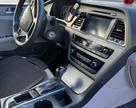 Червоний Хендай Соната, об'ємом двигуна 2.4 л та пробігом 218 тис. км за 9300 $, фото 12 на Automoto.ua