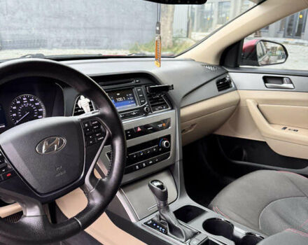 Червоний Хендай Соната, об'ємом двигуна 2.4 л та пробігом 170 тис. км за 9999 $, фото 25 на Automoto.ua