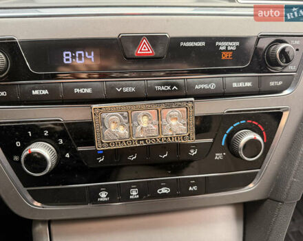 Красный Хендай Соната, объемом двигателя 2.36 л и пробегом 133 тыс. км за 10000 $, фото 13 на Automoto.ua