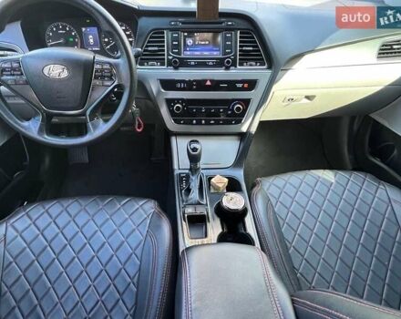 Красный Хендай Соната, объемом двигателя 2.4 л и пробегом 170 тыс. км за 9000 $, фото 11 на Automoto.ua