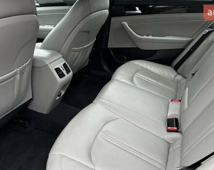 Красный Хендай Соната, объемом двигателя 2 л и пробегом 148 тыс. км за 13500 $, фото 6 на Automoto.ua