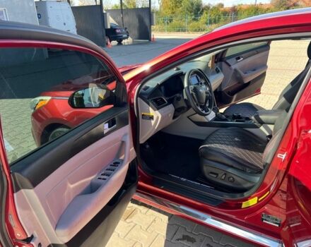 Красный Хендай Соната, объемом двигателя 2.4 л и пробегом 107 тыс. км за 9000 $, фото 7 на Automoto.ua