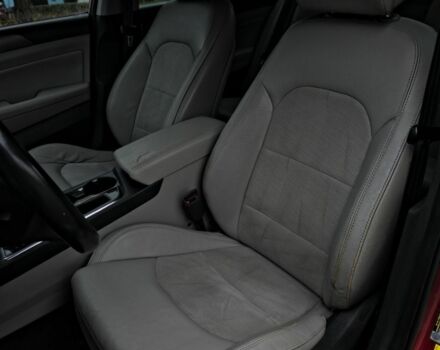 Червоний Хендай Соната, об'ємом двигуна 2.4 л та пробігом 120 тис. км за 9000 $, фото 10 на Automoto.ua