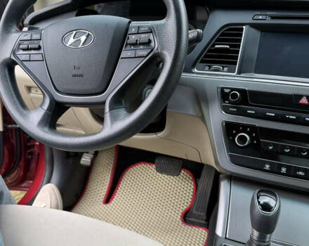 Красный Хендай Соната, объемом двигателя 1.6 л и пробегом 70 тыс. км за 12000 $, фото 12 на Automoto.ua